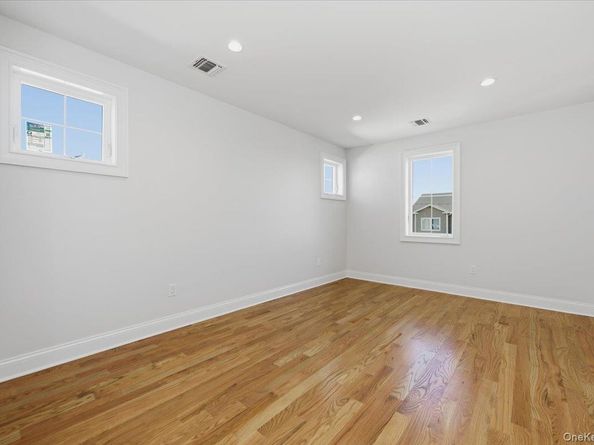 2437 Archer Street, Seaford NY 11783