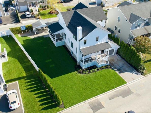 2437 Archer Street, Seaford NY 11783