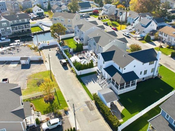 2437 Archer Street, Seaford NY 11783