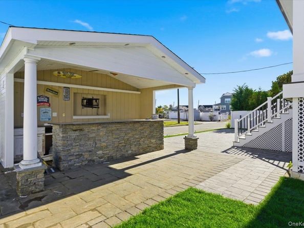 2437 Archer Street, Seaford NY 11783