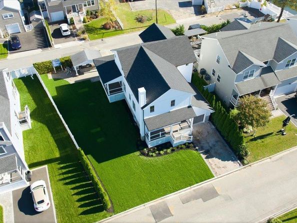 2437 Archer Street, Seaford NY 11783