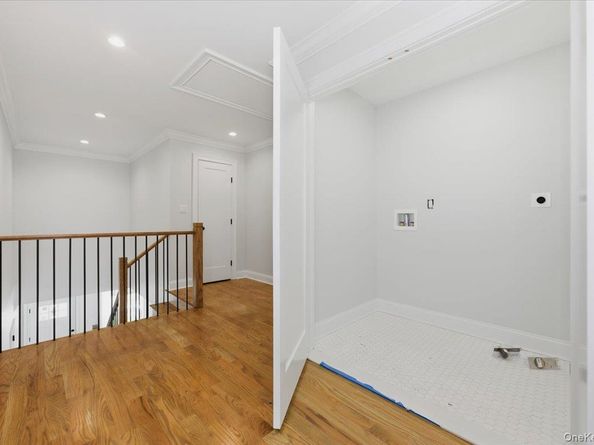 2437 Archer Street, Seaford NY 11783