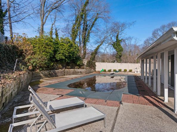 28 Sycamore Lane, Commack NY 11725