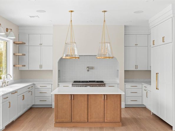 26 Pine Tree Road, Southampton NY 11968