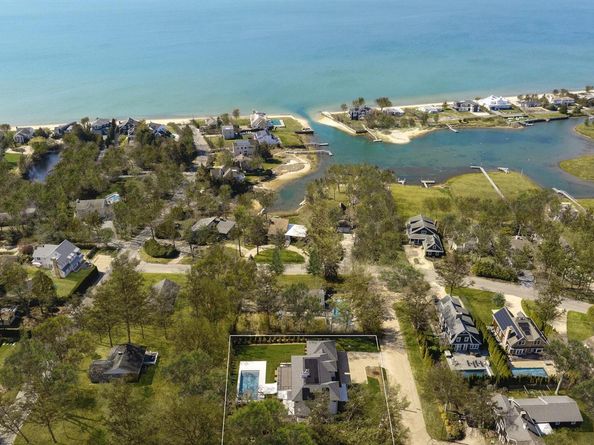 26 Pine Tree Road, Southampton NY 11968