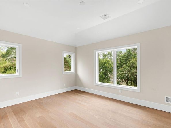 26 Pine Tree Road, Southampton NY 11968