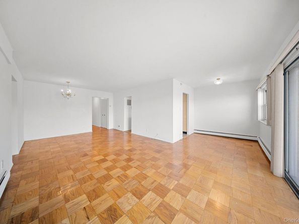 90 S Park Avenue C7, Rockville Centre NY 11570