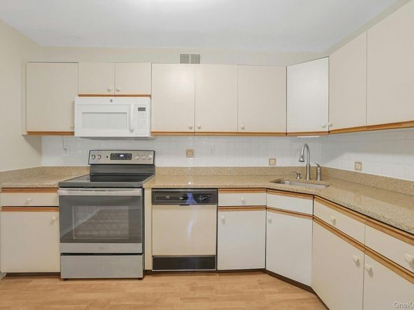 165 Carriage Court H, Yorktown Heights NY 10598