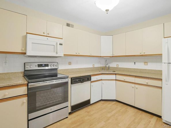 165 Carriage Court H, Yorktown Heights NY 10598