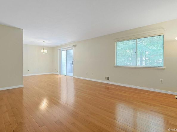 165 Carriage Court H, Yorktown Heights NY 10598