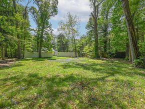 1 Parkhill Court, Huntington NY 11743
