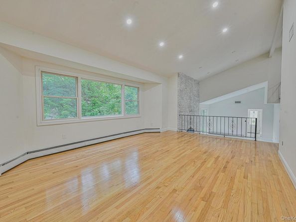 1 Parkhill Court, Huntington NY 11743