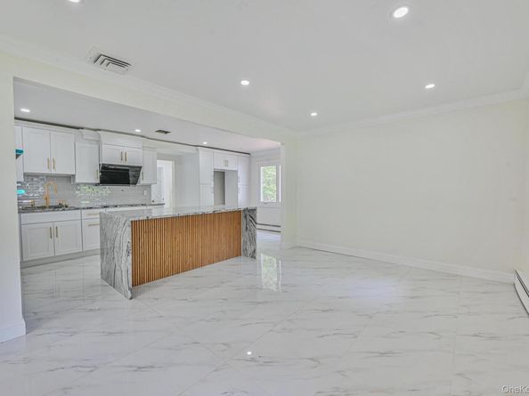 1 Parkhill Court, Huntington NY 11743