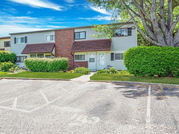 163 Pointe Cir N 163, Coram NY 11727