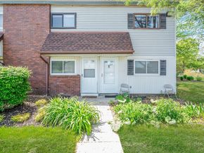 163 Pointe Cir N 163, Coram NY 11727