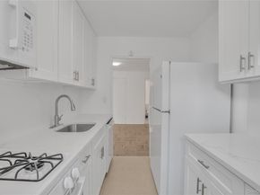 21-55 34th Ave 3C, Astoria NY 11106