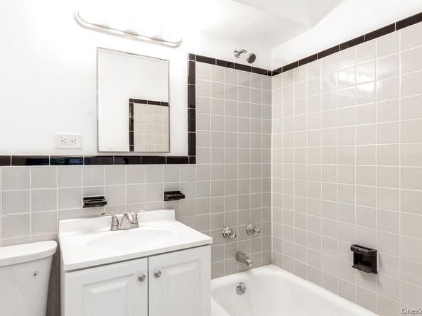 21-55 34th Ave 3C, Astoria NY 11106