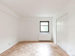 21-55 34th Ave 3C, Astoria NY 11106