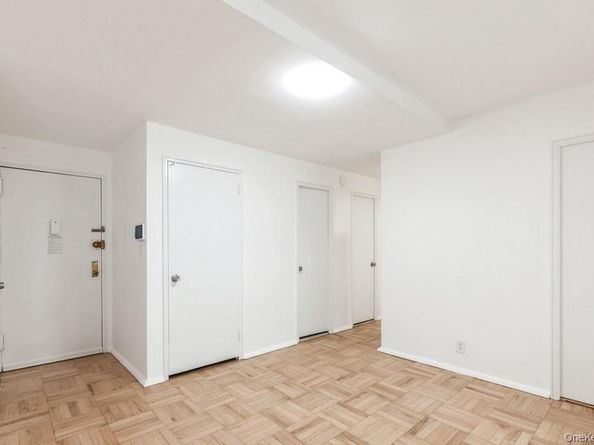 21-55 34th Ave 3C, Astoria NY 11106