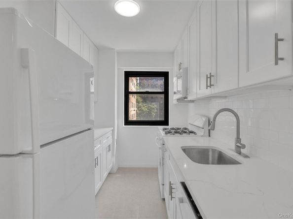 21-55 34th Ave 3C, Astoria NY 11106