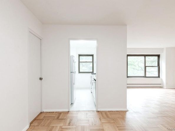 21-55 34th Ave 3C, Astoria NY 11106