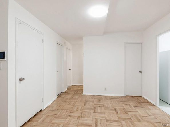 21-55 34th Ave 3C, Astoria NY 11106