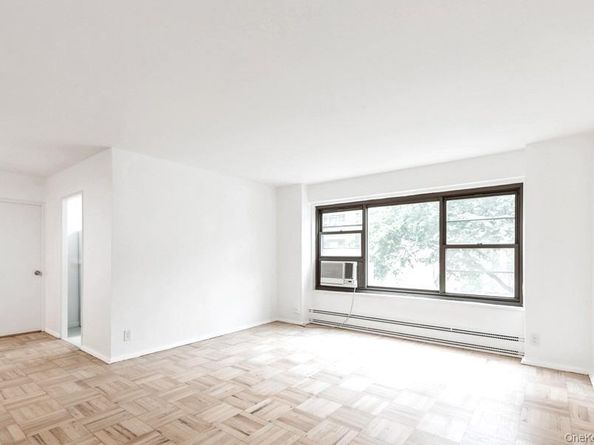 21-55 34th Ave 3C, Astoria NY 11106