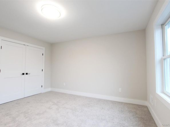 5 Colonels Path, Manorville NY 11949