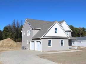 5 Colonels Path, Manorville NY 11949