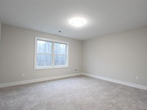 5 Colonels Path, Manorville NY 11949