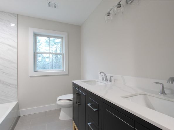 5 Colonels Path, Manorville NY 11949
