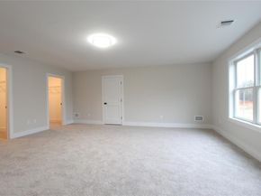 5 Colonels Path, Manorville NY 11949
