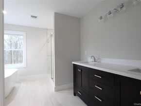 5 Colonels Path, Manorville NY 11949