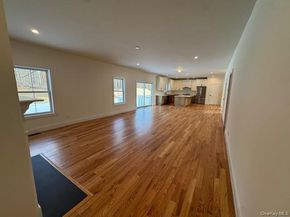 5 Colonels Path, Manorville NY 11949