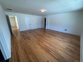 5 Colonels Path, Manorville NY 11949