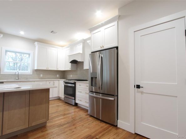 5 Colonels Path, Manorville NY 11949