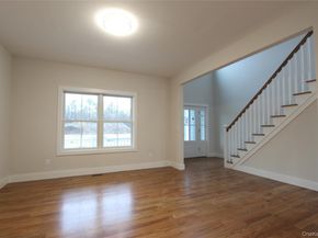 5 Colonels Path, Manorville NY 11949