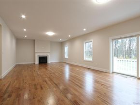 5 Colonels Path, Manorville NY 11949