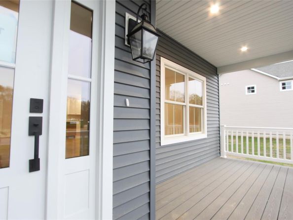 5 Colonels Path, Manorville NY 11949