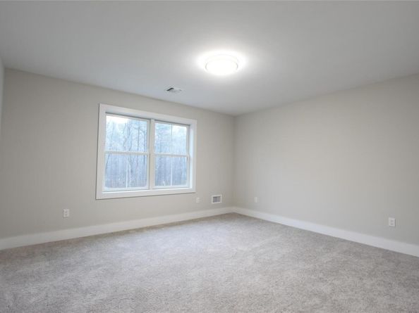 5 Colonels Path, Manorville NY 11949