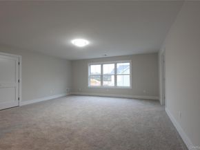 5 Colonels Path, Manorville NY 11949