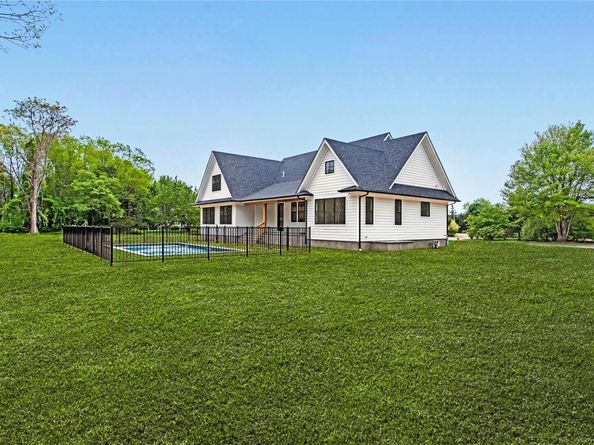 33 Lagoon Court, Jamesport NY 11901