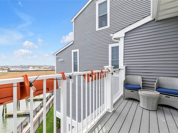 322 Marina Pointe, East Rockaway NY 11518