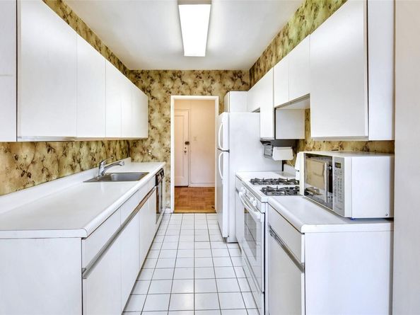 162-41 Powells Cove Boulevard 1E, Beechhurst NY 11357