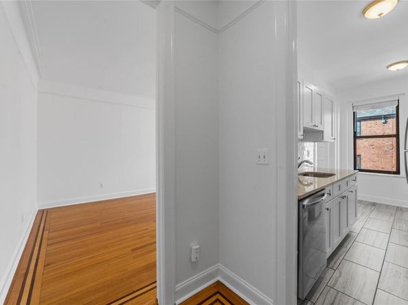 31 Pondfield Road W 63, Bronxville NY 10708