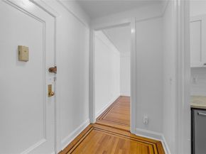 31 Pondfield Road W 63, Bronxville NY 10708