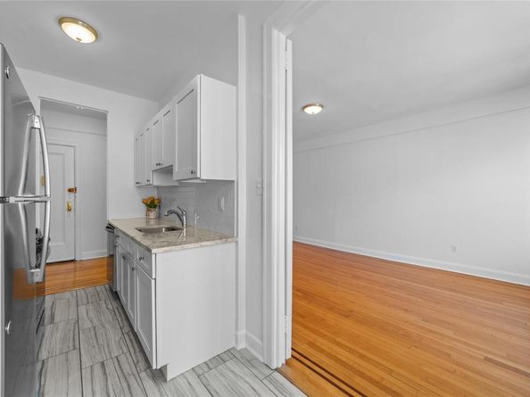 31 Pondfield Road W 63, Bronxville NY 10708