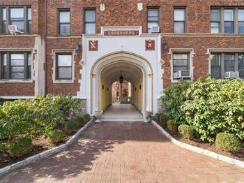 31 Pondfield Road W