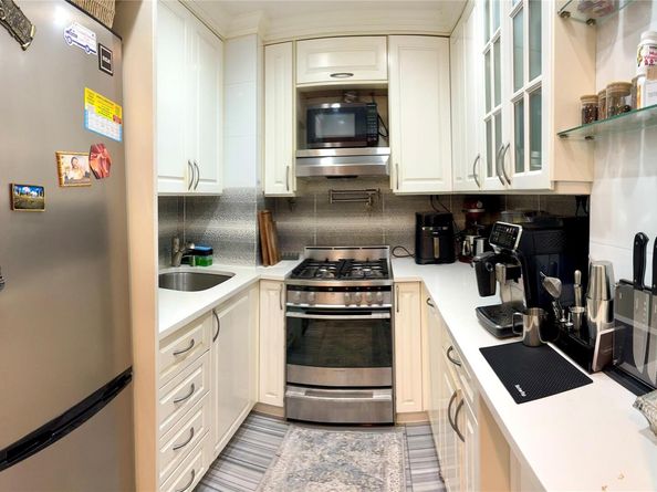 2121 Shore Parkway 4P, Brooklyn NY 11214