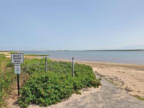 53 Crassen Boulevard 5, Amagansett NY 11930